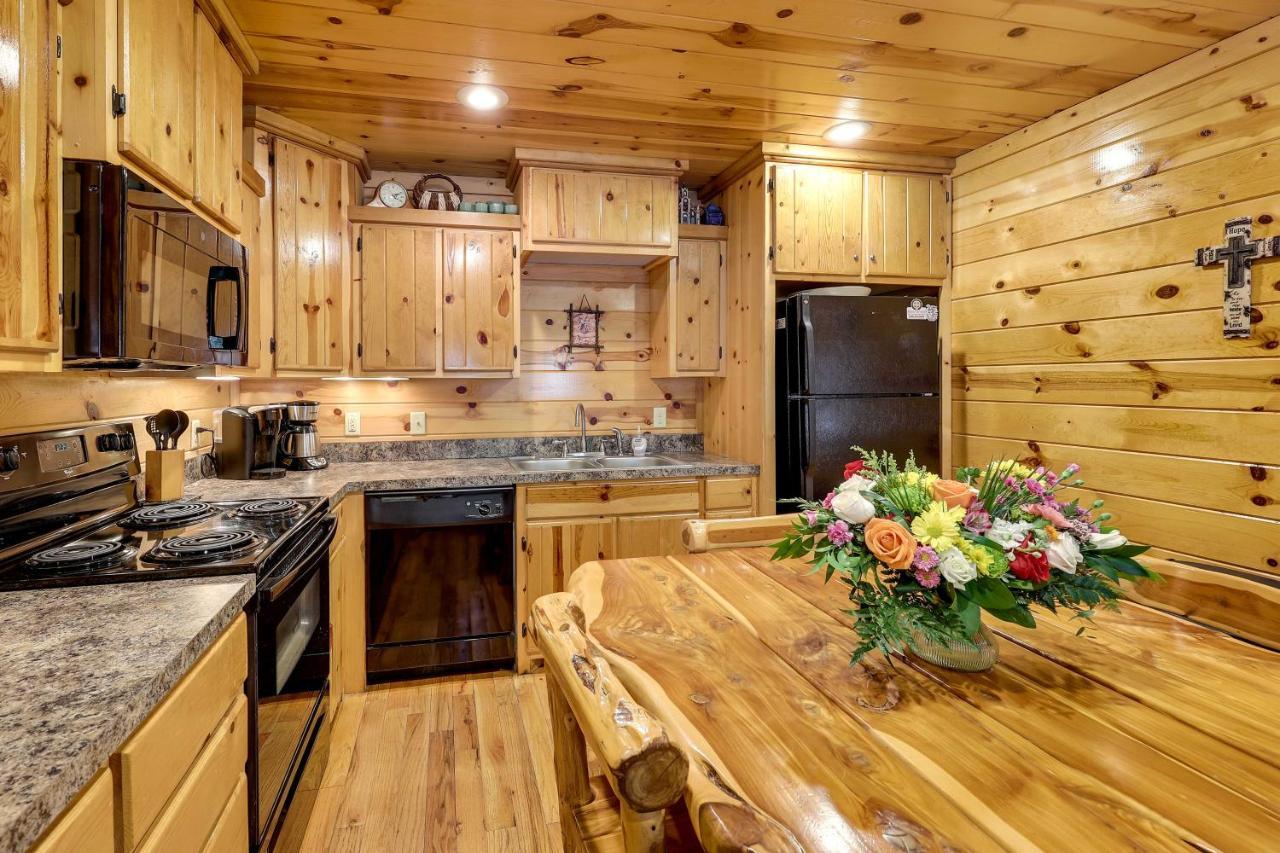 Broken Bow Rental Cabin With Hot Tub And Bar المظهر الخارجي الصورة