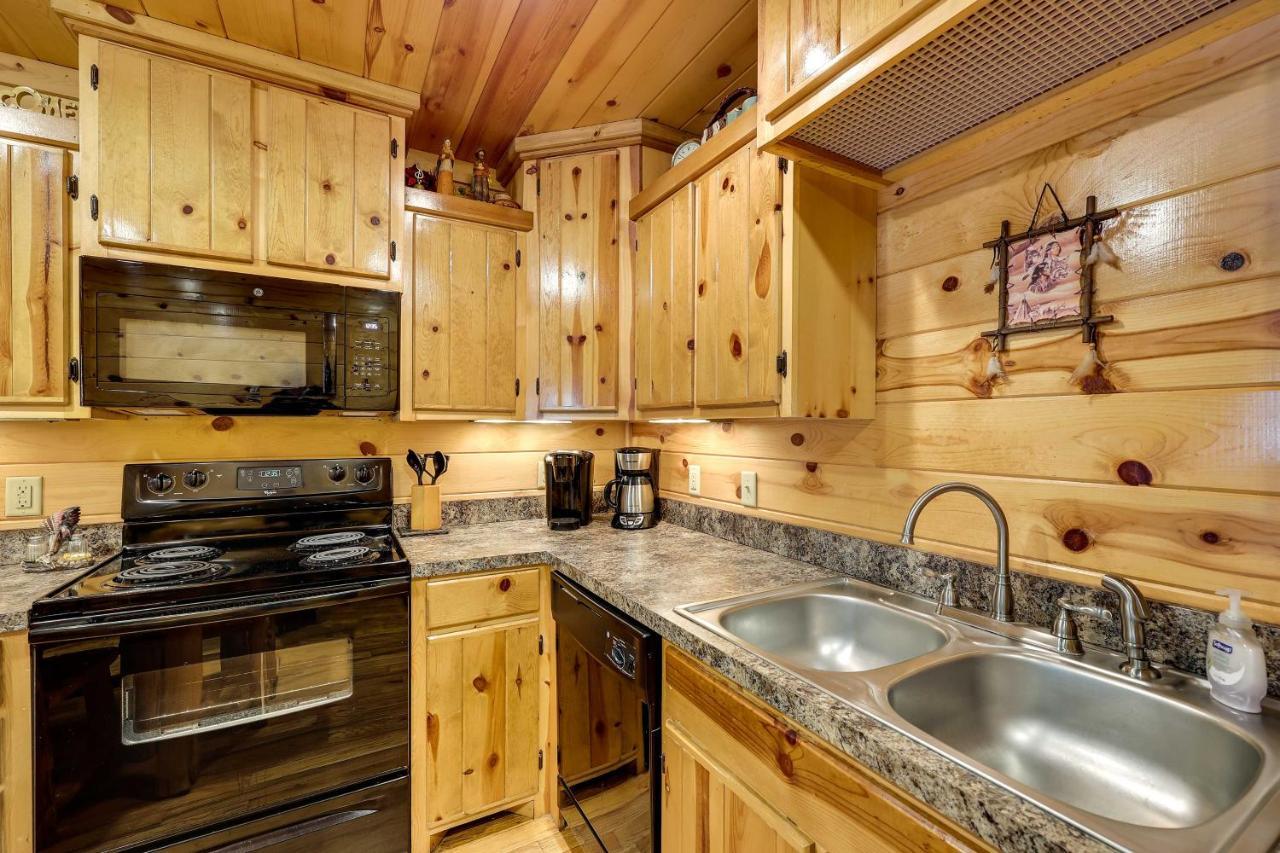 Broken Bow Rental Cabin With Hot Tub And Bar المظهر الخارجي الصورة