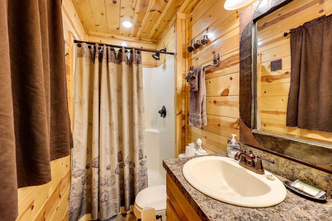 Broken Bow Rental Cabin With Hot Tub And Bar المظهر الخارجي الصورة