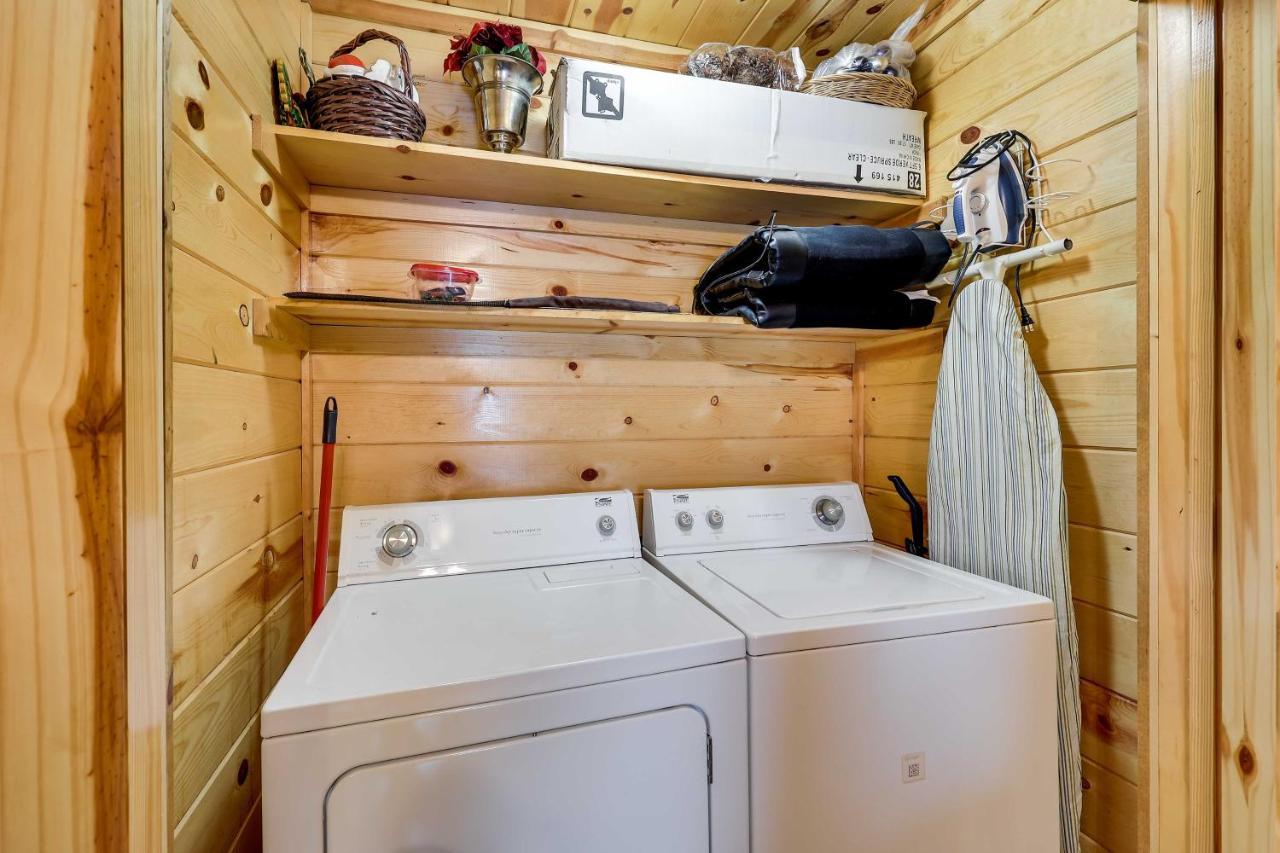 Broken Bow Rental Cabin With Hot Tub And Bar المظهر الخارجي الصورة