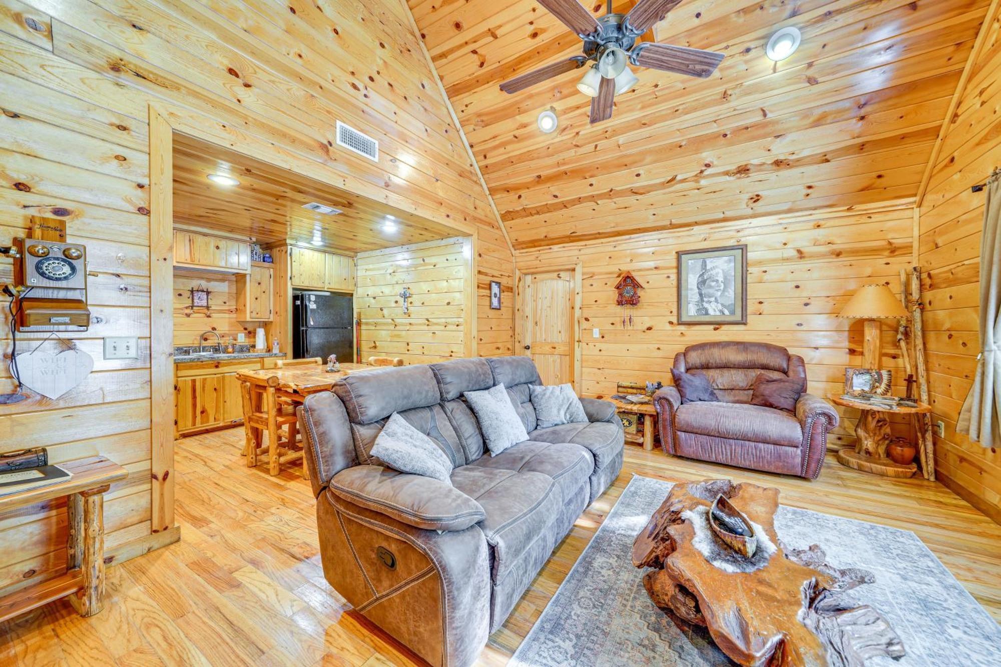 Broken Bow Rental Cabin With Hot Tub And Bar المظهر الخارجي الصورة